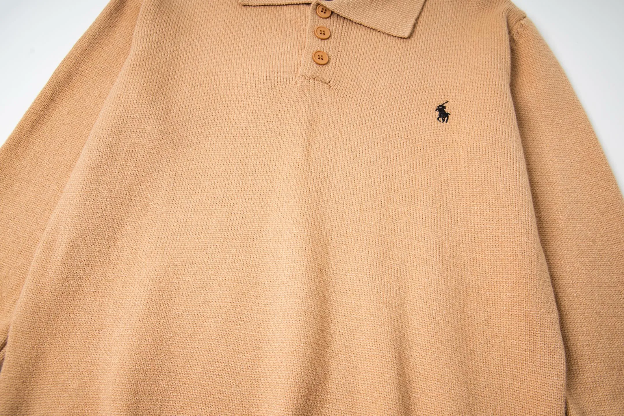 P230 Style number: Y258 Ralph Lauren POLO twist button open-chest sweater is a limited edition every year. There won’t be many styles in the store! Ralph Lauren men's half-button sweater. The shape is really nice. It can be worn alone or as a coat. It can be worn outside the inner layer. It is versatile and looks good. Tag, hanging grain, washable, packaging bag, full set of accessories. The appearance is quite high. The workmanship is super exquisite. Color: navy, gray, apricot, navy. Size: S M L XL